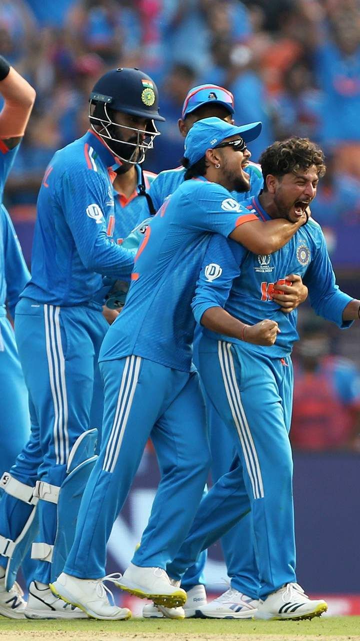 ಐಸಿಸಿ ಏಕದಿನ ವಿಶ್ವಕಪ್​ನಲ್ಲಿ ನರೇಂದ್ರ ಮೋದಿ ಸ್ಟೇಡಿಯಂನಲ್ಲಿ ನಡೆದ ಪಾಕಿಸ್ತಾನ ವಿರುದ್ಧದ ಪಂದ್ಯದಲ್ಲಿ ಭಾರತ 7 ವಿಕೆಟ್​ಗಳ ಅಮೋಘ ಜಯ ಸಾಧಿಸಿತು.