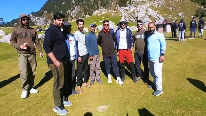 ಧರ್ಮಶಾಲಾದಲ್ಲಿ ಟೀಮ್ ಇಂಡಿಯಾ ಸಿಬ್ಬಂದಿಗಳ ಭರ್ಜರಿ ಟ್ರೆಕ್ಕಿಂಗ್: ವಿಡಿಯೋ ನೋಡಿ ಧರ್ಮಶಾಲಾದಲ್ಲಿ ಟೀಮ್ ಇಂಡಿಯಾ ಸಿಬ್ಬಂದಿಗಳ ಭರ್ಜರಿ ಟ್ರೆಕ್ಕಿಂಗ್: ವಿಡಿಯೋ ನೋಡಿ