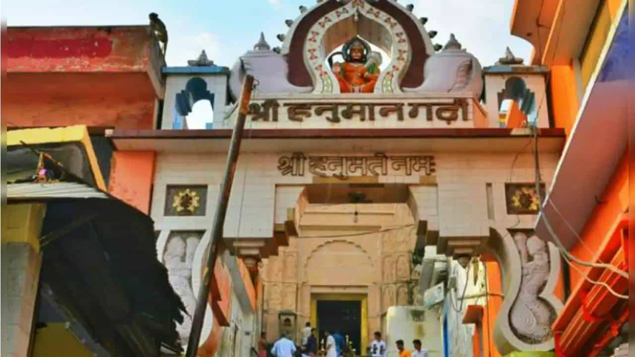 ಅಯೋಧ್ಯೆಯ ಹನುಮಾನ್ಗರ್ಹಿ ದೇವಸ್ಥಾನದ ಅರ್ಚಕರ ಶವ ಕತ್ತು ಸೀಳಿದ ಸ್ಥಿತಿಯಲ್ಲಿ ಪತ್ತೆ ಅಯೋಧ್ಯೆಯ ಹನುಮಾನ್ಗರ್ಹಿ ದೇವಸ್ಥಾನದ ಅರ್ಚಕರ ಶವ ಕತ್ತು ಸೀಳಿದ ಸ್ಥಿತಿಯಲ್ಲಿ ಪತ್ತೆ