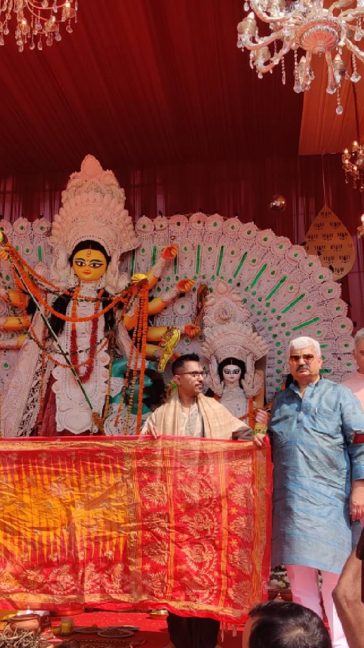 ಈ ಕಾರ್ಯಕ್ರಮದ ಮತ್ತೊಂದು ವಿಶೇಷತೆಯೆಂದರೆ  ದೆಹಲಿಯ ಅತಿದೊಡ್ಡ ದುರ್ಗೆಯ ಪ್ರತಿಮೆಯನ್ನು ಸ್ಥಾಪಿಸಲಾಗಿದೆ.