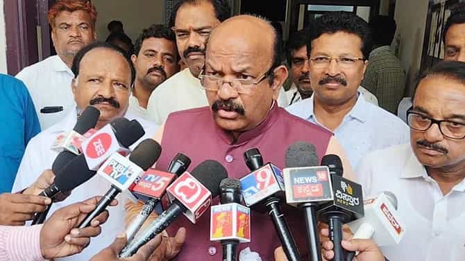 ಪ್ರಗತಿ ಪರಿಶೀಲನಾ ಸಭೆ ನಡೆಸದ ಸಚಿವ ಪ್ರಿಯಾಂಕ್ ಖರ್ಗೆ: ಸಂಸದ ಉಮೇಶ್ ಜಾಧವ್