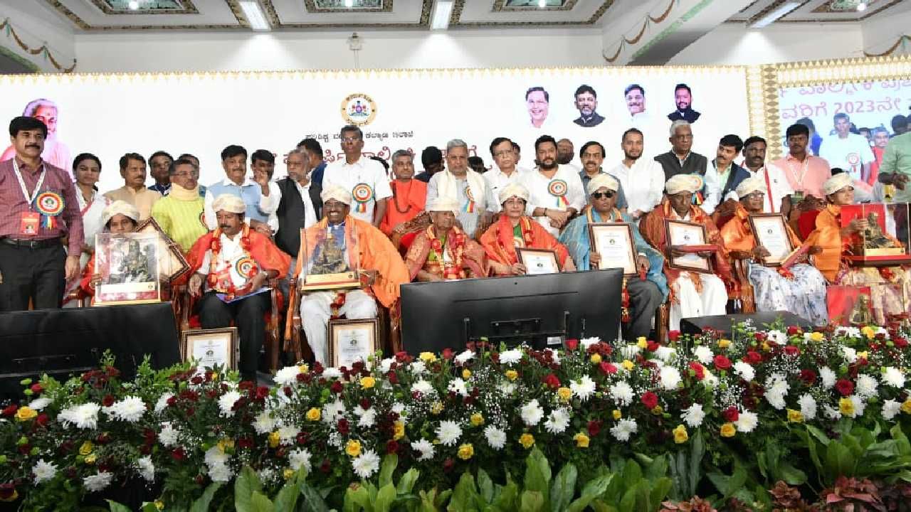 ಪರಿಶಿಷ್ಟ ಪಂಗಡಗಳ ಕಲ್ಯಾಣ ಹೊಸ ಸಚಿವಾಲಯ ಉದ್ಘಾಟಿಸಿದ ಸಿಎಂ; 8 ಜನರಿಗೆ ವಾಲ್ಮೀಕಿ ಪ್ರಶಸ್ತಿ