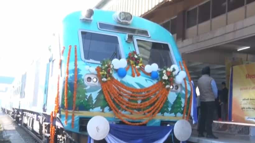 ಕಾಶ್ಮೀರದಲ್ಲಿ ವಿಸ್ಟಾಡೋಮ್ ರೈಲು ಸೇವೆಗಳಿಗೆ ಚಾಲನೆ ನೀಡಿದ ಜಮ್ಮು ಕಾಶ್ಮೀರದ ಎಲ್ಜಿ ಮನೋಜ್ ಸಿನ್ಹಾ