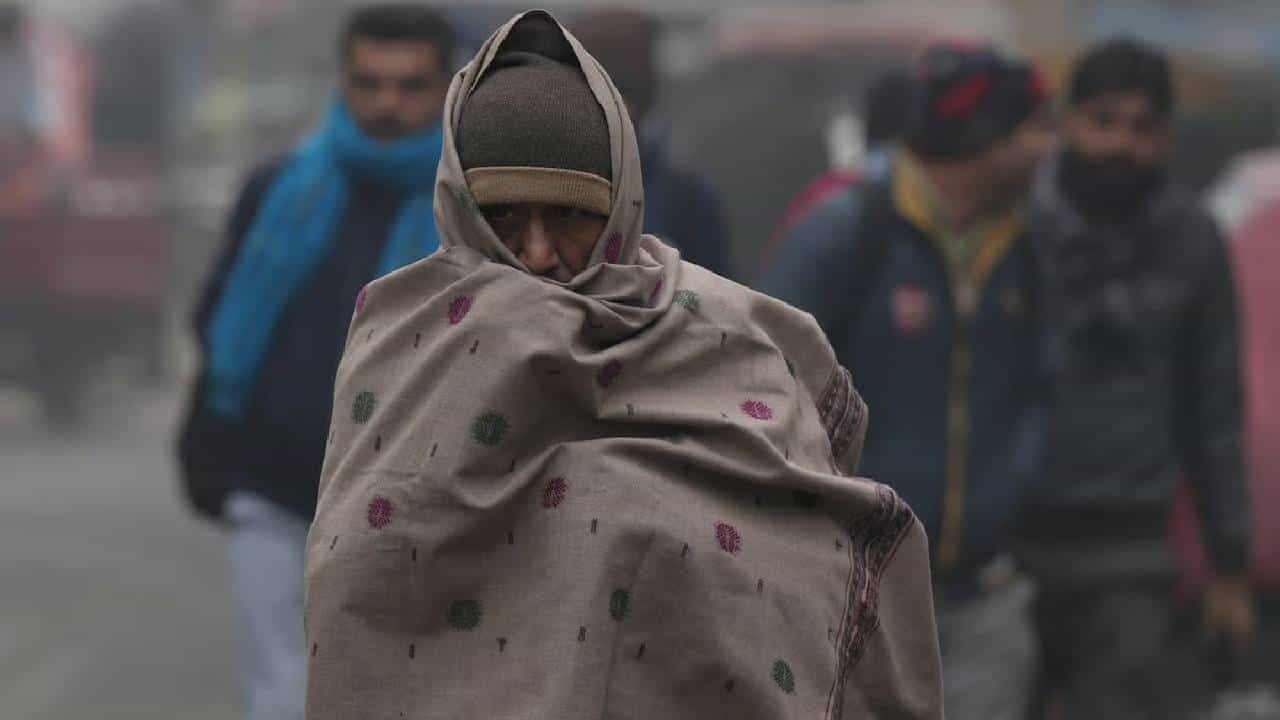 Karnataka Weather: ಕರ್ನಾಟಕ ಹವಾಮಾನ ವರದಿ: ಚಳಿ ಶುರು, ಮುಂದಿನ ವಾರ 12ಕ್ಕೂ ಅಧಿಕ ಜಿಲ್ಲೆಗಳಲ್ಲಿ ಮಳೆಯ ಮುನ್ಸೂಚನೆ Karnataka Weather: ಕರ್ನಾಟಕ ಹವಾಮಾನ ವರದಿ: ಚಳಿ ಶುರು, ಮುಂದಿನ ವಾರ 12ಕ್ಕೂ ಅಧಿಕ ಜಿಲ್ಲೆಗಳಲ್ಲಿ ಮಳೆಯ ಮುನ್ಸೂಚನೆ