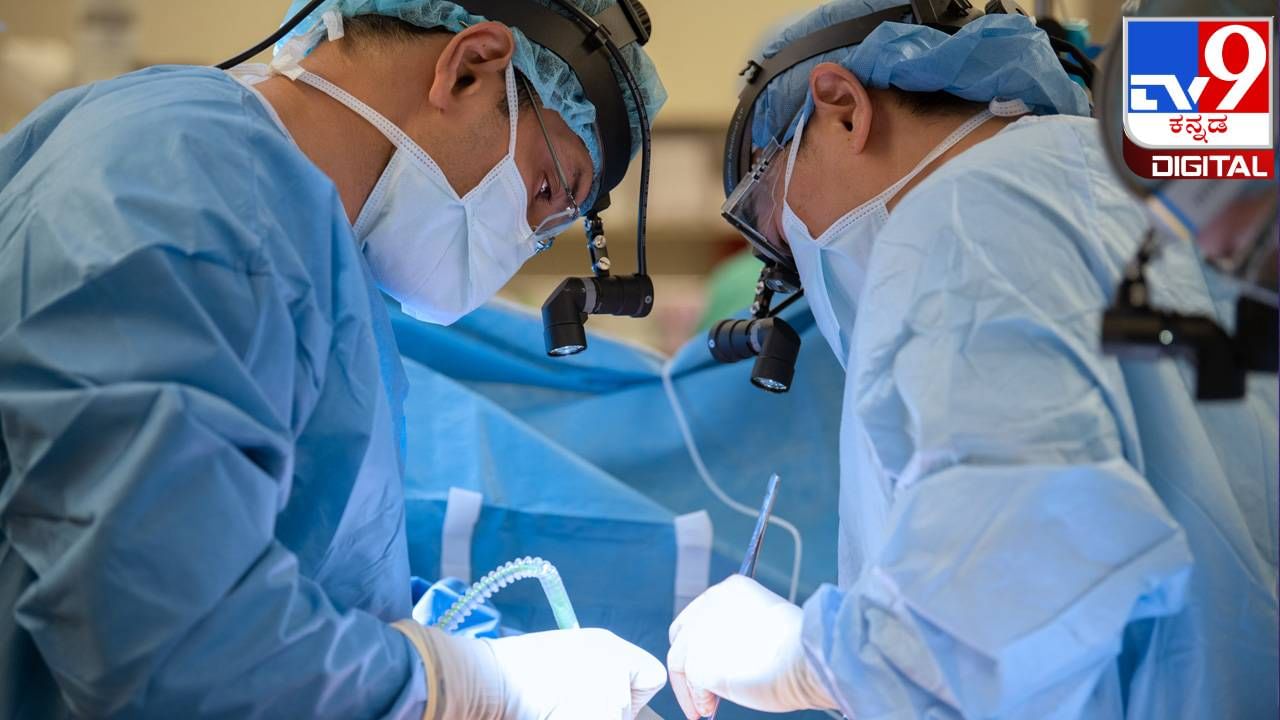 Double lung Transplantation:ಏಕಕಾಲದಲ್ಲಿ ಎರಡು ಶ್ವಾಸಕೋಶಗಳ ಶಸ್ತ್ರಚಿಕಿತ್ಸೆ ಯಶಸ್ವಿ; ಭಾರತದಲ್ಲಿ ನಡೆದ ಮೊದಲ ಪ್ರಯೋಗವಿದು Double lung Transplantation:ಏಕಕಾಲದಲ್ಲಿ ಎರಡು ಶ್ವಾಸಕೋಶಗಳ ಶಸ್ತ್ರಚಿಕಿತ್ಸೆ ಯಶಸ್ವಿ; ಭಾರತದಲ್ಲಿ ನಡೆದ ಮೊದಲ ಪ್ರಯೋಗವಿದು