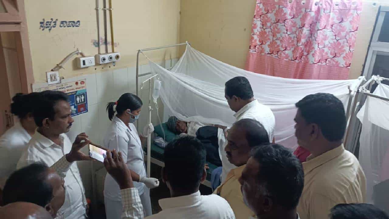 ಚಿಕ್ಕಮಗಳೂರು; ಬಿರಿಯಾನಿ ಸೇವಿಸಿ 17 ಮಂದಿ ಅಸ್ವಸ್ಥ, ಆಸ್ಪತ್ರೆಗೆ ಶಾಸಕ ಭೇಟಿ ಚಿಕ್ಕಮಗಳೂರು; ಬಿರಿಯಾನಿ ಸೇವಿಸಿ 17 ಮಂದಿ ಅಸ್ವಸ್ಥ, ಆಸ್ಪತ್ರೆಗೆ ಶಾಸಕ ಭೇಟಿ