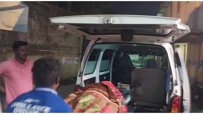 ಹಳ್ಳಕ್ಕೆ ಬಿದ್ದ ಬಸ್: ಓರ್ವ ಮಹಿಳೆ ಸಾವು, 20ಕ್ಕೂ ಹೆಚ್ಚು ಜನರಿಗೆ ಗಾಯ