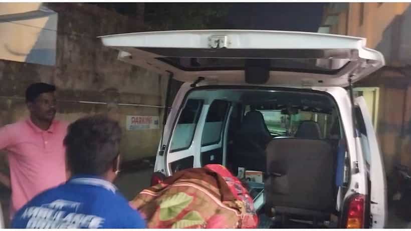 ಹಳ್ಳಕ್ಕೆ ಬಿದ್ದ ಟೂರಿಸ್ಟ್ ಬಸ್: ಓರ್ವ ಮಹಿಳೆ ಸಾವು, 20ಕ್ಕೂ ಹೆಚ್ಚು ಜನರಿಗೆ ಗಾಯ