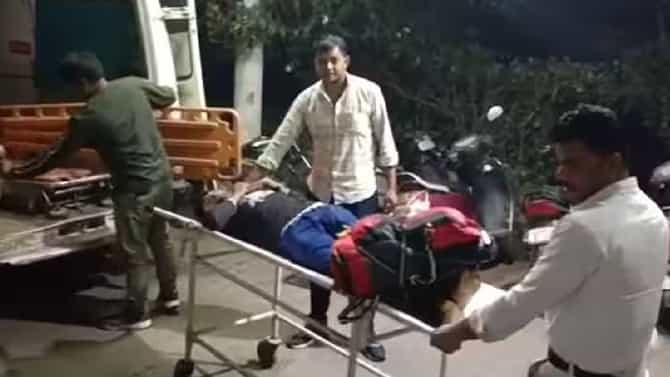 ಉತ್ತರ ಪ್ರದೇಶ: ಹೆದ್ದಾರಿಯಲ್ಲಿ ನಿಂತಿದ್ದ ಬಸ್‌ಗೆ ಟ್ರಕ್ ಡಿಕ್ಕಿ, 6 ಸಾವು