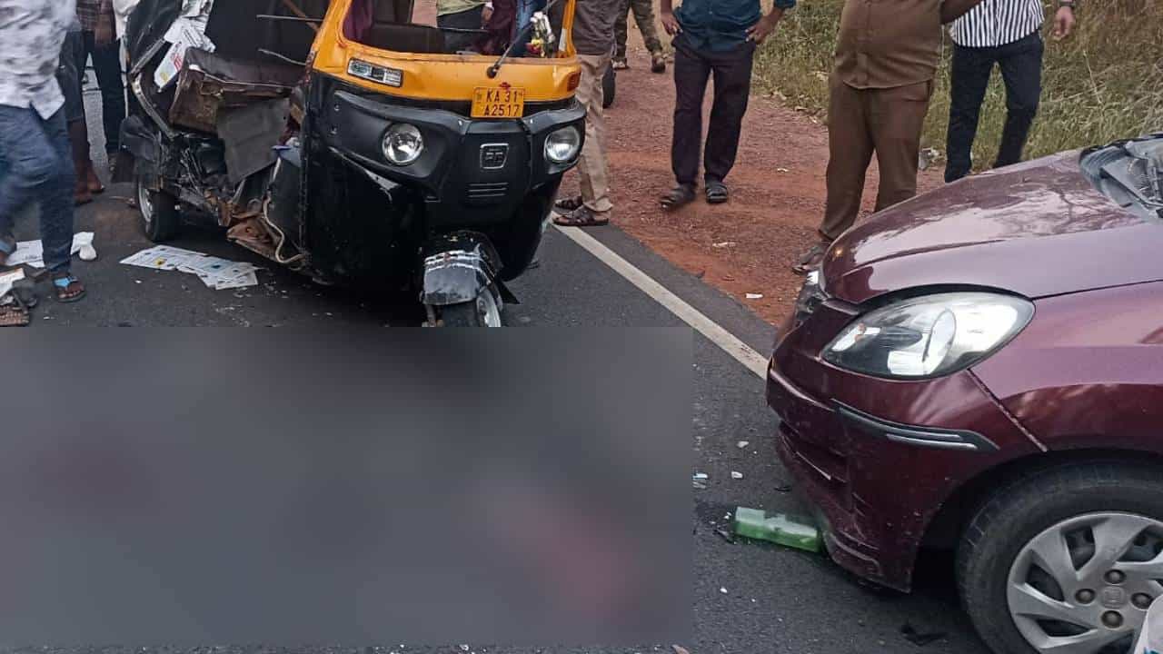 ಉತ್ತರ ಕನ್ನಡ: ಯಡಳ್ಳಿಯಲ್ಲಿ ಆಟೋಗೆ ಕಾರು ಡಿಕ್ಕಿ, ವೃದ್ಧೆ ಸಾವು, ನಾಲ್ವರಿಗೆ ಗಂಭೀರ ಗಾಯ
