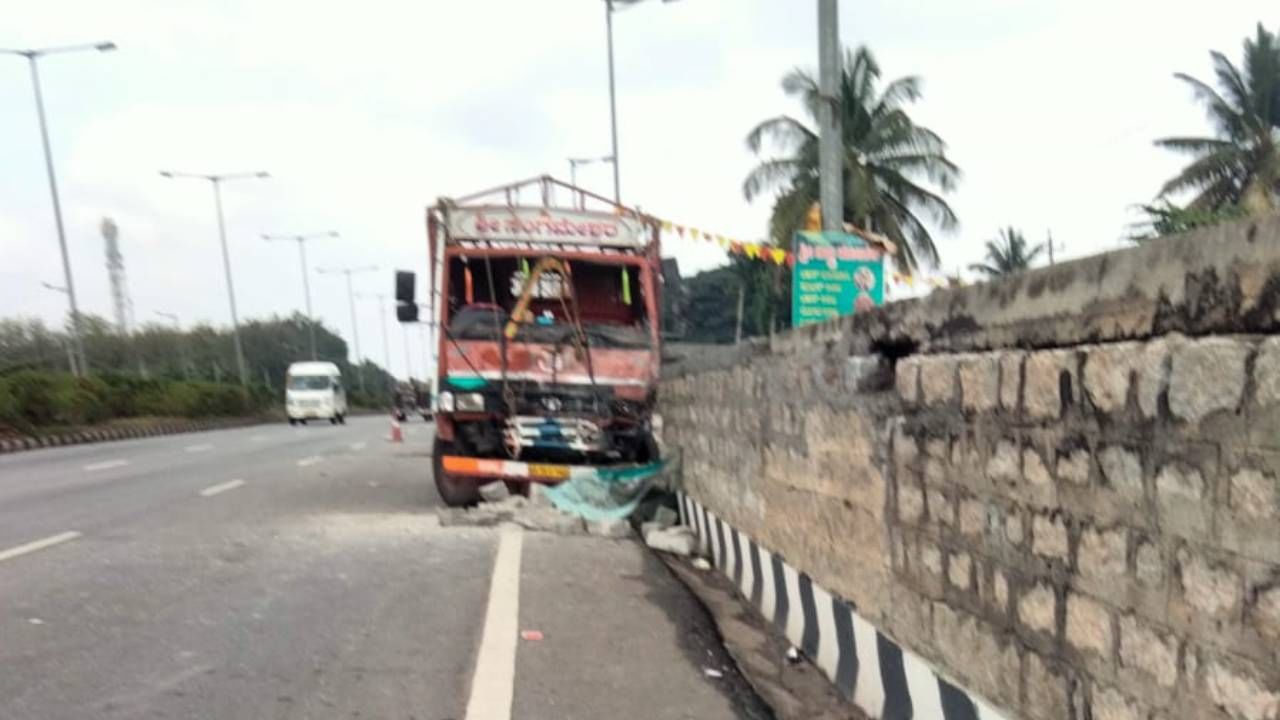 ಲಾರಿ ಡಿಕ್ಕಿಯಾಗಿ ಇಬ್ಬರು ಸಾವು: ಪ್ರತಿಭಟನೆಯಲ್ಲಿ ಭಾಗಿಯಾಗಲು ತೆರಳುತ್ತಿದ್ದವರು ಮಸಣ ಸೇರಿದರು!