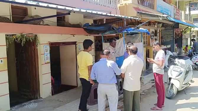 ಆನೇಕಲ್: ಮನೆಗೆ ನುಗ್ಗಿ ವೃದ್ದೆಯ ಕತ್ತುಕೊಯ್ದು ಚಿನ್ನದ ಸರ ಎಗರಿಸಿದ ಖದೀಮ