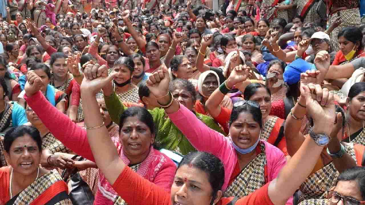 Anganwadi workers Protest: ನ.22ರಂದು ಅಂಗನವಾಡಿ ಕಾರ್ಯಕರ್ತೆಯರಿಂದ ಬೆಂಗಳೂರು ಚಲೋ, ಸರ್ಕಾರಕ್ಕೆ ಎದುರಾಯ್ತು ಸಂಕಷ್ಟ