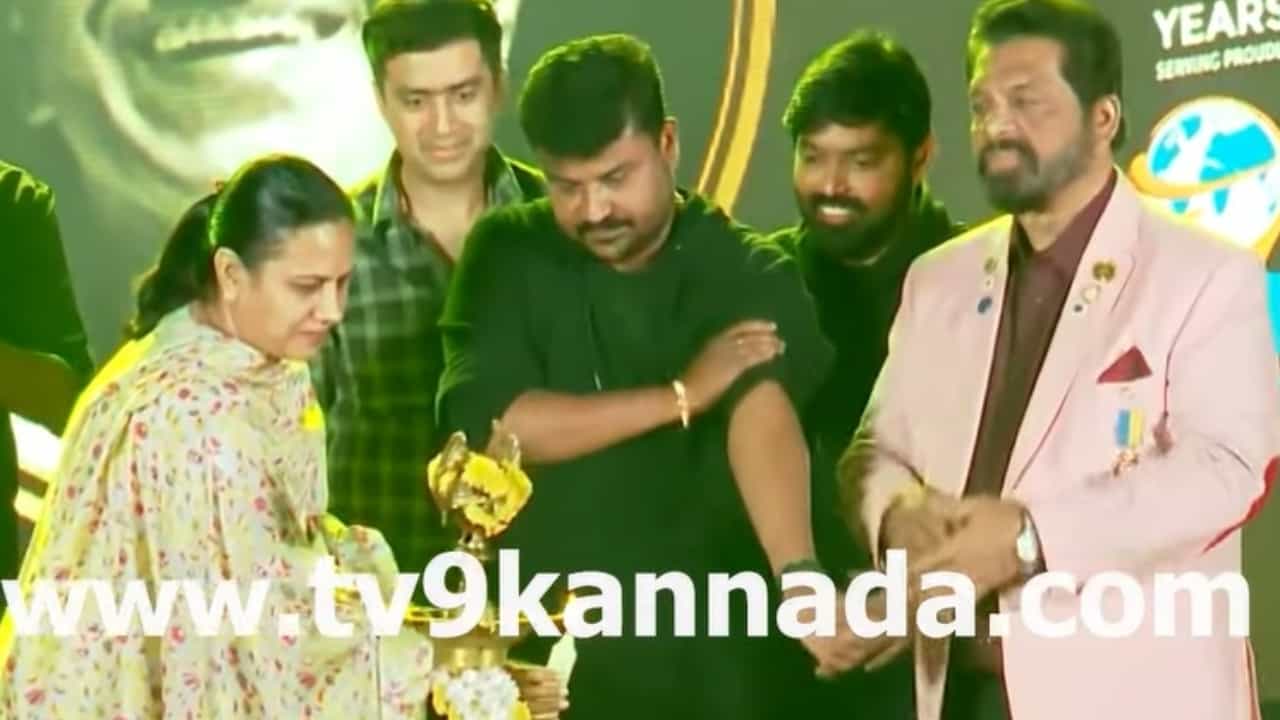 ಅಪ್ಪು ಸ್ಮರಣೆಯಲ್ಲಿ ನಡೆಯಲಿರುವ ‘ರಾಜ್ ಕಪ್’ಗೆ ಚಾಲನೆ ನೀಡಿದ ಅಶ್ವಿನಿ ಅಪ್ಪು ಸ್ಮರಣೆಯಲ್ಲಿ ನಡೆಯಲಿರುವ ‘ರಾಜ್ ಕಪ್’ಗೆ ಚಾಲನೆ ನೀಡಿದ ಅಶ್ವಿನಿ