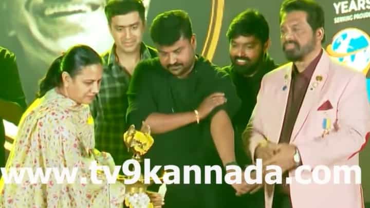 ಅಪ್ಪು ಸ್ಮರಣೆಯಲ್ಲಿ ನಡೆಯಲಿರುವ ‘ರಾಜ್ ಕಪ್’ಗೆ ಚಾಲನೆ ನೀಡಿದ ಅಶ್ವಿನಿ ಅಪ್ಪು ಸ್ಮರಣೆಯಲ್ಲಿ ನಡೆಯಲಿರುವ ‘ರಾಜ್ ಕಪ್’ಗೆ ಚಾಲನೆ ನೀಡಿದ ಅಶ್ವಿನಿ