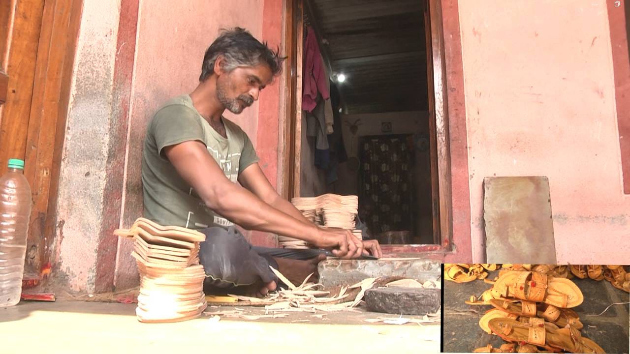 ಬೆಳಗಾವಿ: ಸಂಕಷ್ಟದಲ್ಲಿ ಚರ್ಮ ಕುಶಲಕರ್ಮಿಗಳು; ಬೇಕಿದೆ ಸರ್ಕಾರದ ನೆರವು ಬೆಳಗಾವಿ: ಸಂಕಷ್ಟದಲ್ಲಿ ಚರ್ಮ ಕುಶಲಕರ್ಮಿಗಳು; ಬೇಕಿದೆ ಸರ್ಕಾರದ ನೆರವು