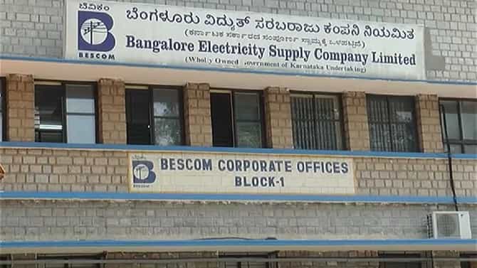 ವಿದ್ಯುತ್​​ ತಂತಿ ತುಳಿದು ತಾಯಿ-ಮಗು ಸಾವು: ಐವರು ಅಧಿಕಾರಿಗಳು ಸಸ್ಪೆಂಡ್​​