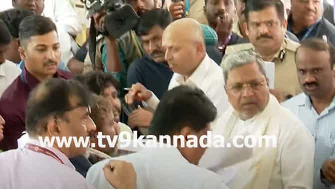 ಜನತಾ ದರ್ಶನ: ಸಿದ್ದರಾಮಯ್ಯನವರೇ ಈ 9 ಪ್ರಶ್ನೆಗಳಲ್ಲಿ ಒಂದಕ್ಕಾದರೂ ಉತ್ತರಿಸಿ