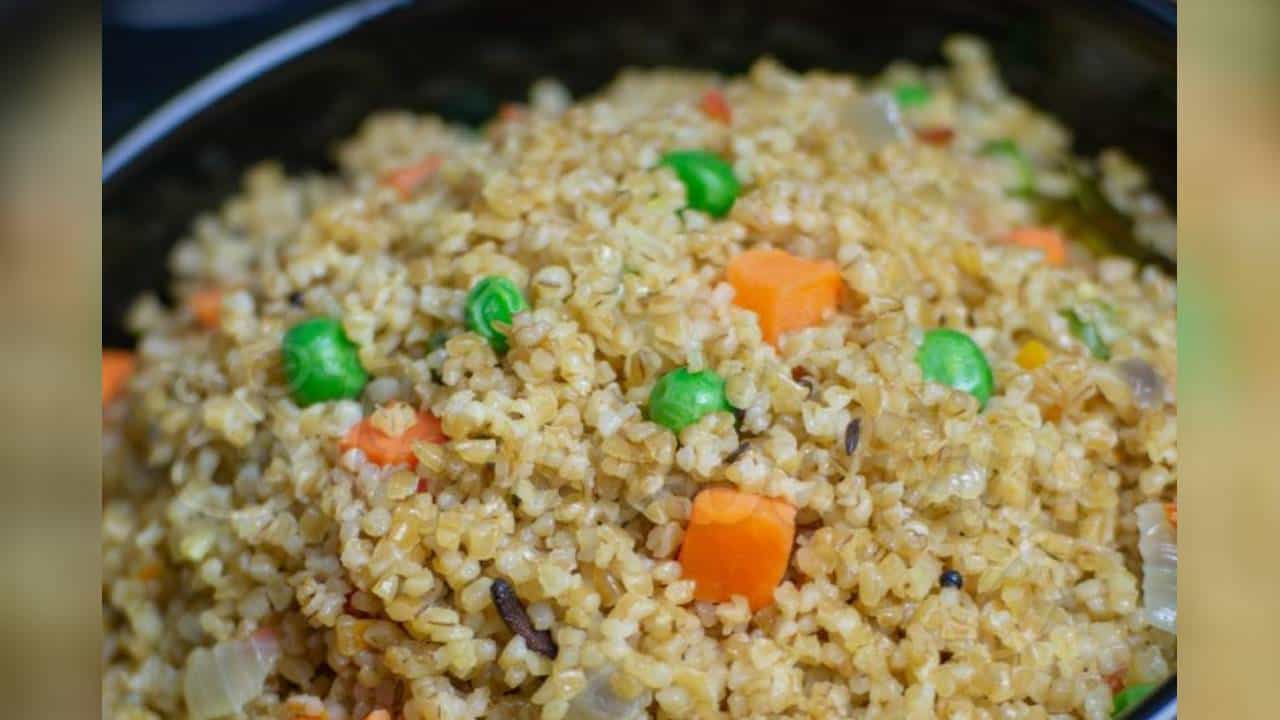 ಚಳಿಗಾಲದಲ್ಲಿ ಗೋಧಿನುಚ್ಚು ಉಪ್ಪಿಟ್ಟು ತಿನ್ನುವುದರಿಂದ ಎಷ್ಟೆಲ್ಲಾ ಪ್ರಯೋಜನಗಳಿವೆ ಗೊತ್ತಾ? ಚಳಿಗಾಲದಲ್ಲಿ ಗೋಧಿನುಚ್ಚು ಉಪ್ಪಿಟ್ಟು ತಿನ್ನುವುದರಿಂದ ಎಷ್ಟೆಲ್ಲಾ ಪ್ರಯೋಜನಗಳಿವೆ ಗೊತ್ತಾ?