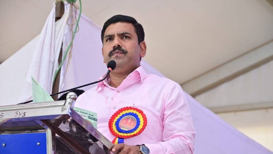 ಬಿ.ವೈ. ವಿಜಯೇಂದ್ರ ಬಳಸಿ ಬೀಸಾಡಲು ತಂದಿರುವ ಹೊಸ ಹರಕೆಯ ಕುರಿ'' -ಕಾಂಗ್ರೆಸ್ ಟೀಕೆ