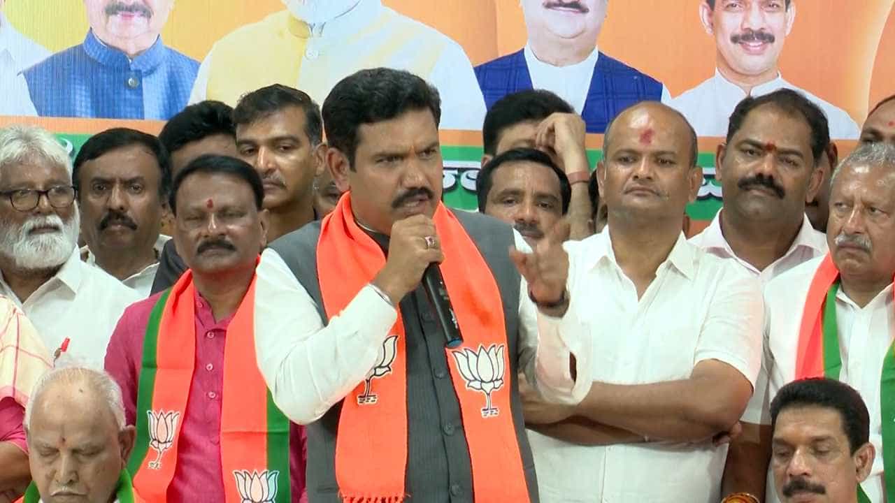 ಜಾತಿ ಮನೋಭಾವನೆ ಬಿಟ್ಟು ಒಟ್ಟಾಗಿ ಕೆಲಸ ಮಾಡೋಣ: ನಾಯಕರಿಗೆ, ಕಾರ್ಯಕರ್ತರಿಗೆ ಬಿಜೆಪಿ ನೂತನ ರಾಜ್ಯಾಧ್ಯಕ್ಷ ಕರೆ ಜಾತಿ ಮನೋಭಾವನೆ ಬಿಟ್ಟು ಒಟ್ಟಾಗಿ ಕೆಲಸ ಮಾಡೋಣ: ನಾಯಕರಿಗೆ, ಕಾರ್ಯಕರ್ತರಿಗೆ ಬಿಜೆಪಿ ನೂತನ ರಾಜ್ಯಾಧ್ಯಕ್ಷ ಕರೆ
