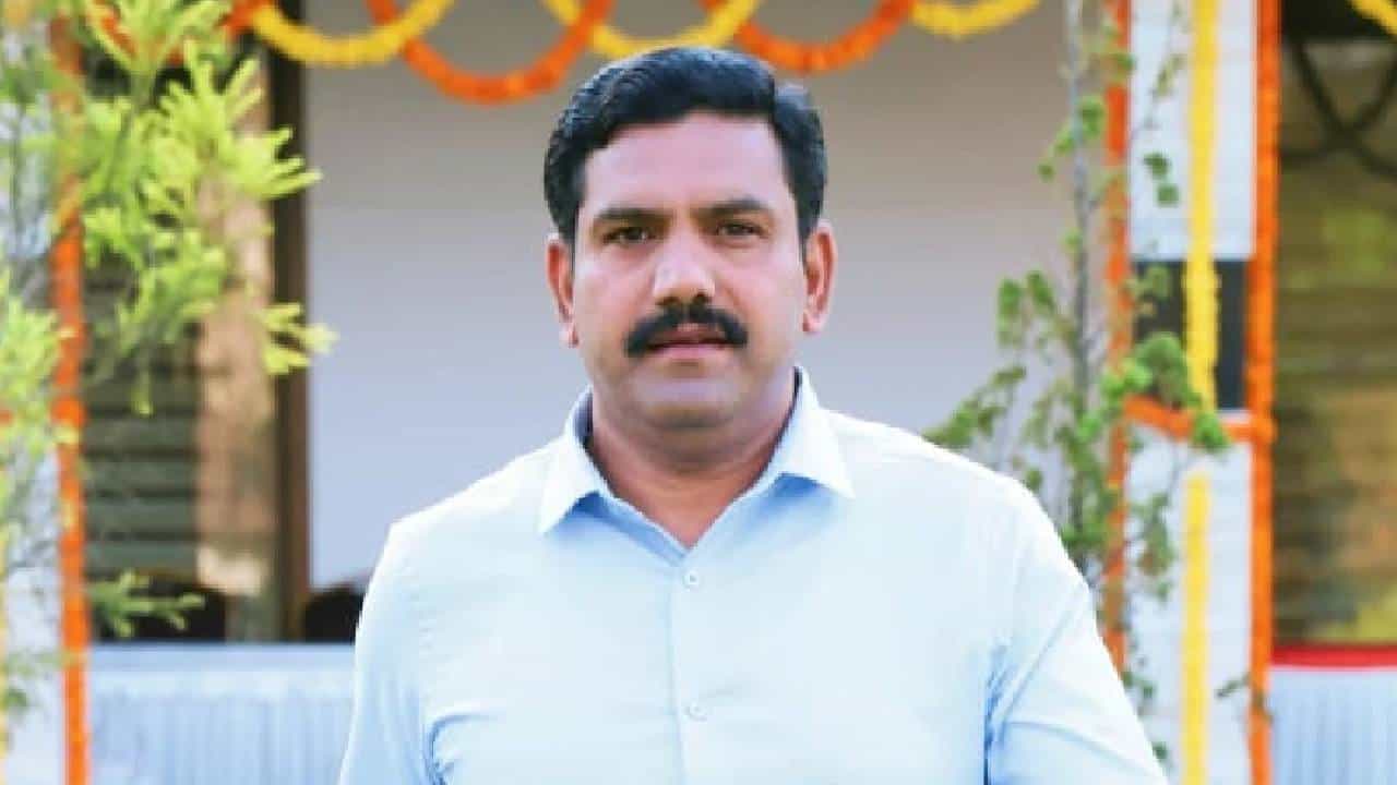 ವಿಜಯೇಂದ್ರ ರಾಜ್ಯಾಧ್ಯಕ್ಷರಾಗುತ್ತಿದ್ದಂತೆಯೇ ಬಿಜೆಪಿಯಲ್ಲಿ ಹೊಸ ಲೆಕ್ಕಾಚಾರ, ಕಾಂಗ್ರೆಸ್ಗೆ ನಿರಾಸೆ? ವಿಜಯೇಂದ್ರ ರಾಜ್ಯಾಧ್ಯಕ್ಷರಾಗುತ್ತಿದ್ದಂತೆಯೇ ಬಿಜೆಪಿಯಲ್ಲಿ ಹೊಸ ಲೆಕ್ಕಾಚಾರ, ಕಾಂಗ್ರೆಸ್ಗೆ ನಿರಾಸೆ?