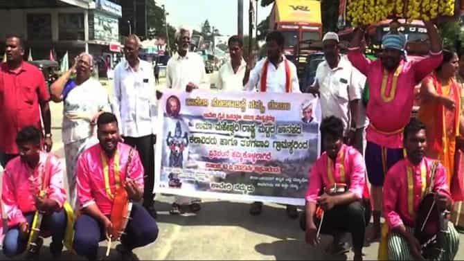ಕಾವೇರಿ ನೀರಿಗಾಗಿ ಮುಂದುವರಿದ ಪ್ರತಿಭಟನೆ; ಬೆಂ-ಮೈ ಹೆದ್ದಾರಿ ತಡೆದು ಧರಣಿ
