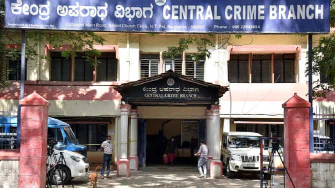 ಬೆಂಗಳೂರು: ವೇಶ್ಯಾವಾಟಿಕೆ ಅಡ್ಡೆ ಮೇಲೆ ಸಿಸಿಬಿ ಪೊಲೀಸರ ದಾಳಿ