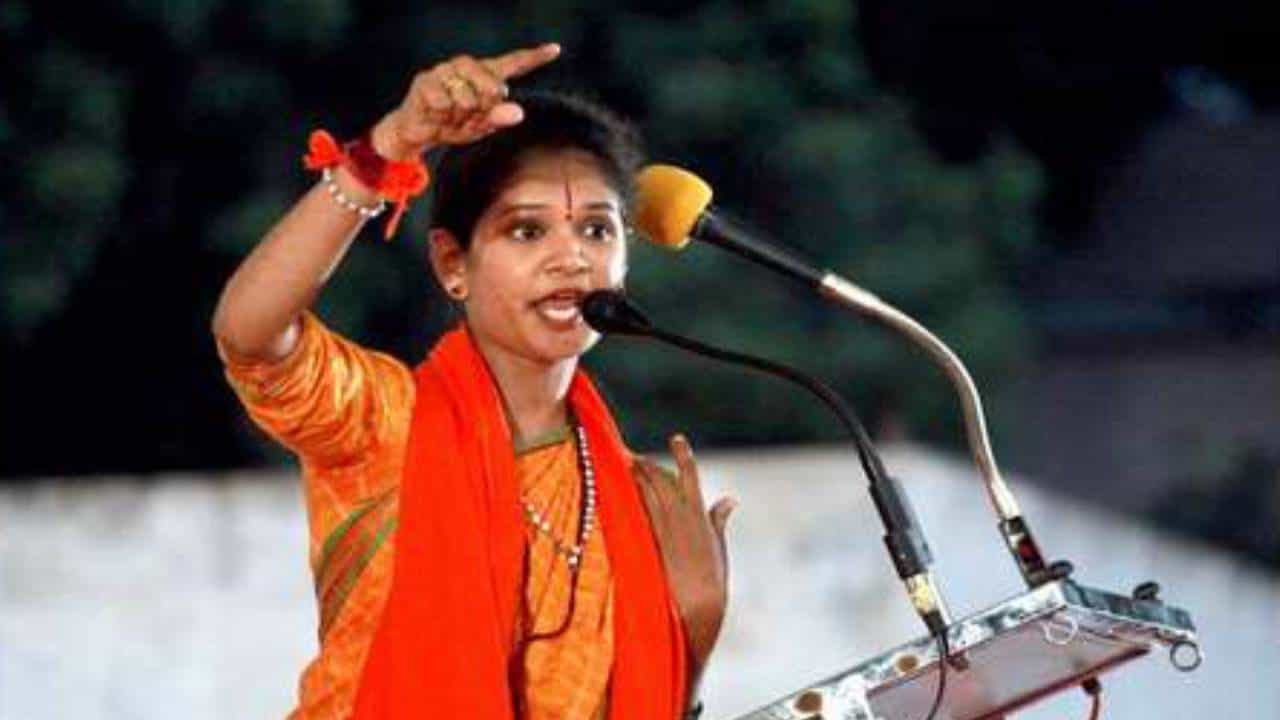 ಚೈತ್ರಾ ಆ್ಯಂಡ್ ಗ್ಯಾಂಗ್ ವಂಚನೆ ಪ್ರಕರಣ: 9 ಆರೋಪಿಗಳ ವಿರುದ್ಧ ಚಾರ್ಜ್ಶೀಟ್ ಸಲ್ಲಿಸಿದ ಸಿಸಿಬಿ ಚೈತ್ರಾ ಆ್ಯಂಡ್ ಗ್ಯಾಂಗ್ ವಂಚನೆ ಪ್ರಕರಣ: 9 ಆರೋಪಿಗಳ ವಿರುದ್ಧ ಚಾರ್ಜ್ಶೀಟ್ ಸಲ್ಲಿಸಿದ ಸಿಸಿಬಿ