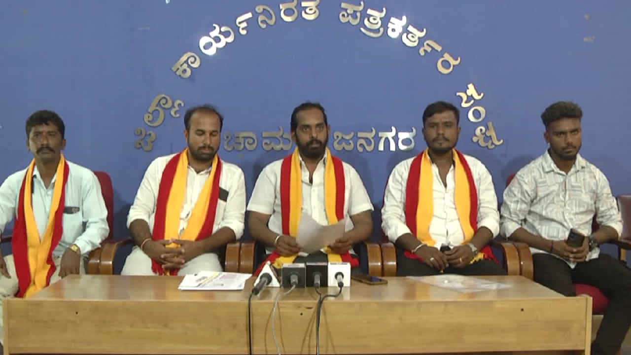 ಚಾಮರಾಜನಗರ ಮಹಿಳಾ ಅಧಿಕಾರಿ ವಿರುದ್ಧ ಕಾಂಗ್ರೆಸ್ ಶಾಸಕನಿಂದ ದ್ವೇಷದ ರಾಜಕಾರಣ ಆರೋಪ! ವರ್ಗಾವಣೆ ದಂಧೆ ನಡೀತಿದ್ಯಾ? ಚಾಮರಾಜನಗರ ಮಹಿಳಾ ಅಧಿಕಾರಿ ವಿರುದ್ಧ ಕಾಂಗ್ರೆಸ್ ಶಾಸಕನಿಂದ ದ್ವೇಷದ ರಾಜಕಾರಣ ಆರೋಪ! ವರ್ಗಾವಣೆ ದಂಧೆ ನಡೀತಿದ್ಯಾ?