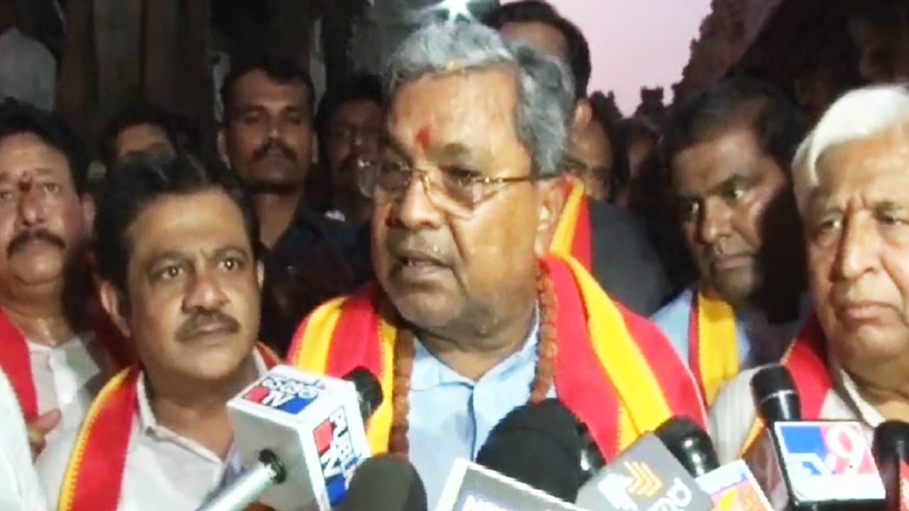 ಕರ್ನಾಟಕದಲ್ಲಿ ಹೊರಗಿನವರ ಜೊತೆ ಕನ್ನಡ ಬಿಟ್ಟು ಬೇರೆ ಭಾಷೆ ಮಾತನಾಡೋದನ್ನು ಬಿಡಬೇಕು; ಸಿಎಂ ಸಿದ್ದರಾಮಯ್ಯ ಕರ್ನಾಟಕದಲ್ಲಿ ಹೊರಗಿನವರ ಜೊತೆ ಕನ್ನಡ ಬಿಟ್ಟು ಬೇರೆ ಭಾಷೆ ಮಾತನಾಡೋದನ್ನು ಬಿಡಬೇಕು; ಸಿಎಂ ಸಿದ್ದರಾಮಯ್ಯ
