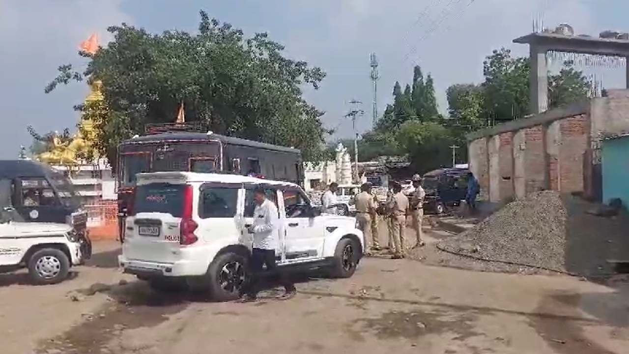 ಕಲಬುರಗಿಯಲ್ಲಿ ಕೋಮು ಸಂಘರ್ಷ: ಗಣೇಶ ಕಟ್ಟೆ ನಿರ್ಮಾಣ ವಿಚಾರವಾಗಿ ಎರಡು ತಂಡಗಳ ನಡುವೆ ಗಲಾಟೆ ಕಲಬುರಗಿಯಲ್ಲಿ ಕೋಮು ಸಂಘರ್ಷ: ಗಣೇಶ ಕಟ್ಟೆ ನಿರ್ಮಾಣ ವಿಚಾರವಾಗಿ ಎರಡು ತಂಡಗಳ ನಡುವೆ ಗಲಾಟೆ