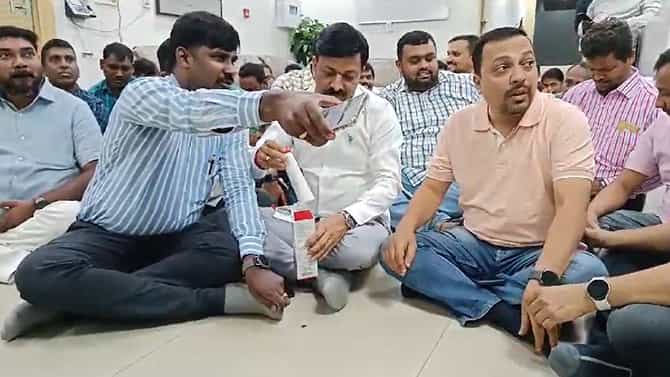 ಬಾಕಿ ಬಿಲ್ ಪಾವತಿಗಾಗಿ ಗುತ್ತಿಗೆದಾರರ ಪ್ರತಿಭಟನೆ, ವಿಷ ಸೇವಿಸಲು ಯತ