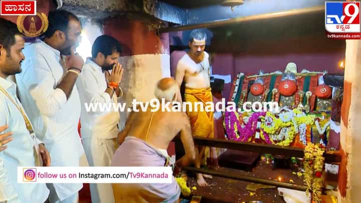 ಹಾಸನಾಂಬೆ ದರ್ಶನ ಪಡೆದು ಭಕ್ತಿಯಿಂದ ಪ್ರಾರ್ಥನೆ ಮಾಡಿದ CT ರವಿ; ಇಲ್ಲಿದೆ ವಿಡಿಯೋ ಹಾಸನಾಂಬೆ ದರ್ಶನ ಪಡೆದು ಭಕ್ತಿಯಿಂದ ಪ್ರಾರ್ಥನೆ ಮಾಡಿದ CT ರವಿ; ಇಲ್ಲಿದೆ ವಿಡಿಯೋ
