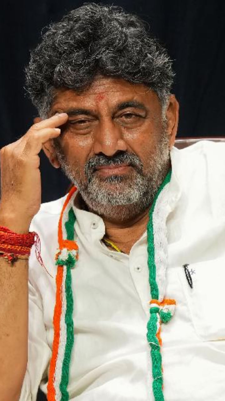 2013-2018ರ ಅವಧಿಯಲ್ಲಿ ಗಳಿಸಿದ ಆದಾಯ ಮೀರಿ ಆಸ್ತಿ ಗಳಿಕೆ ಆರೋಪದಡಿ ಸಿಬಿಐ ಕೇಸ್ ದಾಖಲಿಸಿತ್ತು.