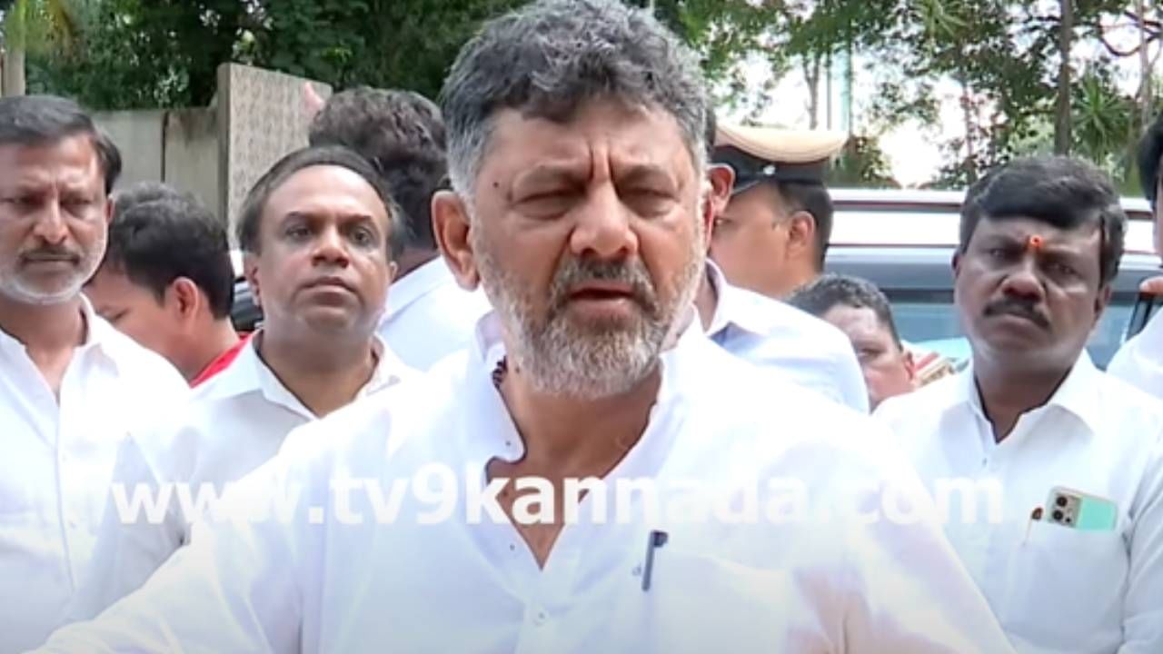 ಮೊದಲು ಎನ್ಡಿಎನಿಂದ ಹೊರ ಬಂದು ಮಾತನಾಡಲಿ: ಹೆಚ್ಡಿ ಕುಮಾರಸ್ವಾಮಿಗೆ ಟಾಂಗ್ ಕೊಟ್ಟ ಡಿಕೆ ಶಿವಕುಮಾರ್ ಮೊದಲು ಎನ್ಡಿಎನಿಂದ ಹೊರ ಬಂದು ಮಾತನಾಡಲಿ: ಹೆಚ್ಡಿ ಕುಮಾರಸ್ವಾಮಿಗೆ ಟಾಂಗ್ ಕೊಟ್ಟ ಡಿಕೆ ಶಿವಕುಮಾರ್