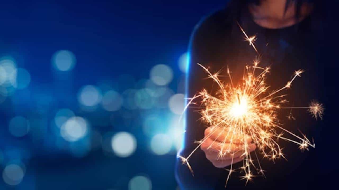 Deepavali: ಆಕಸ್ಮಿಕವಾಗಿ ಪಟಾಕಿ ಕಿಡಿ ಕಣ್ಣಿಗೆ ಬಿದ್ದರೆ ಏನು ಮಾಡಬೇಕು, ಏನು ಮಾಡಬಾರದು? Deepavali: ಆಕಸ್ಮಿಕವಾಗಿ ಪಟಾಕಿ ಕಿಡಿ ಕಣ್ಣಿಗೆ ಬಿದ್ದರೆ ಏನು ಮಾಡಬೇಕು, ಏನು ಮಾಡಬಾರದು?