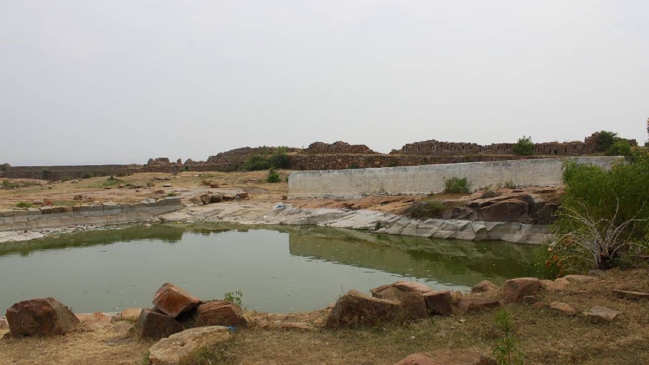 Gadag diristic Shirahatti taluk Srimangad village Holalamma temple devi gold theft