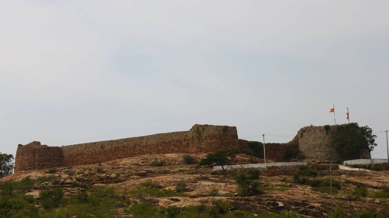 Gadag diristic Shirahatti taluk Srimangad village Holalamma temple devi gold theft