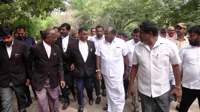 ರಾಮಗರ ಜಿಲ್ಲಾಡಳಿತ ವಿರುದ್ಧ ವಕೀಲರ ಪ್ರತಿಭಟನೆ, ಕುಮಾರಸ್ವಾಮಿ ಸಾಥ್​​