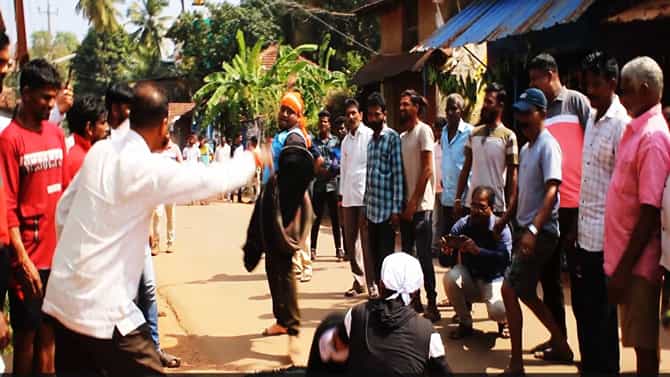 ದೀಪಾವಳಿ ಹಬ್ಬದಂದು ಕುಮಟಾದಲ್ಲಿ ವಿಶಿಷ್ಟ ಹೊಂಡೆಯಾಟ; ಇಲ್ಲಿದೆ ಅದರ ಝಲಕ್​