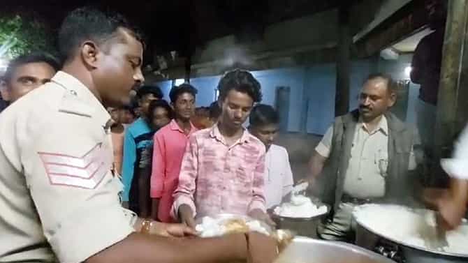 ಹಾಸ್ಟೆಲ್ ಸಿಬ್ಬಂದಿ ನಿರ್ಲಕ್ಷ; ವಿದ್ಯಾರ್ಥಿಗಳಿಗೆ ಊಟ ರೆಡಿ ಮಾಡಿದ ಪೊಲೀಸರು