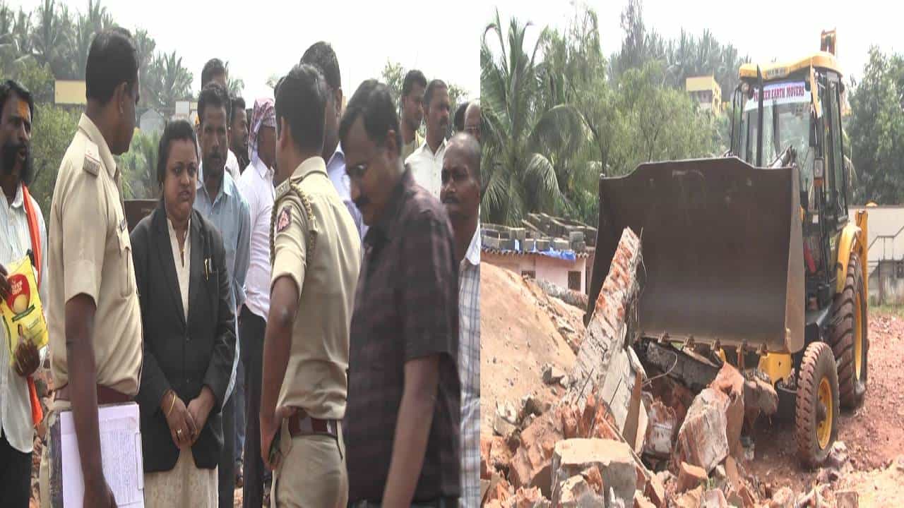 ಧಾರವಾಡದಲ್ಲಿ ರಾತ್ರೋ ರಾತ್ರಿ ಜೆಸಿಬಿಯಿಂದ ಮನೆ ಧ್ವಂಸ: ದಾಖಲಾಯ್ತು ಎಫ್ಐಆರ್ ಧಾರವಾಡದಲ್ಲಿ ರಾತ್ರೋ ರಾತ್ರಿ ಜೆಸಿಬಿಯಿಂದ ಮನೆ ಧ್ವಂಸ: ದಾಖಲಾಯ್ತು ಎಫ್ಐಆರ್