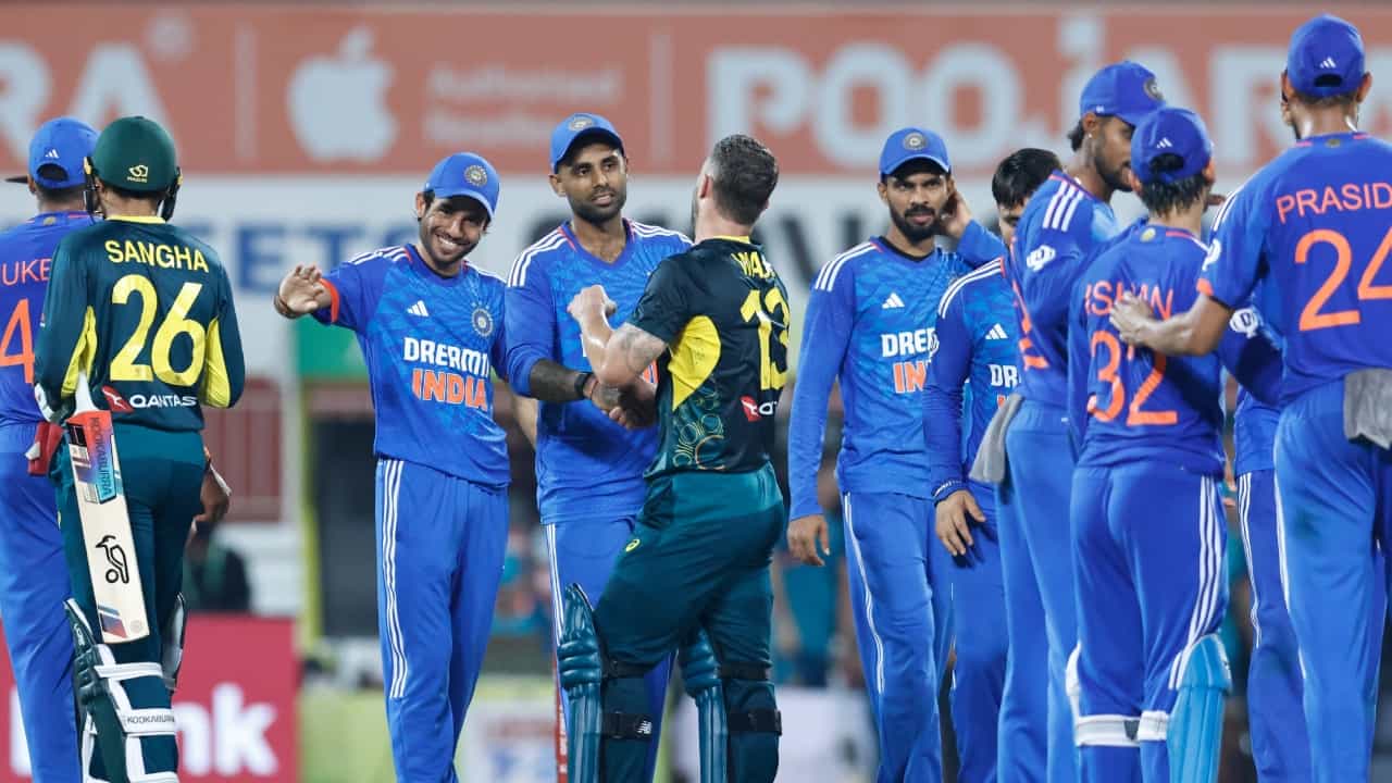 IND vs AUS: ಹೆಚ್ಚುವರಿ ಬೌಲರ್ಗೆ ಆಧ್ಯತೆ; 3ನೇ ಟಿ20 ಪಂದ್ಯಕ್ಕೆ ತಂಡ ಬದಲಿಸ್ತಾರಾ ಸೂರ್ಯ? IND vs AUS: ಹೆಚ್ಚುವರಿ ಬೌಲರ್ಗೆ ಆಧ್ಯತೆ; 3ನೇ ಟಿ20 ಪಂದ್ಯಕ್ಕೆ ತಂಡ ಬದಲಿಸ್ತಾರಾ ಸೂರ್ಯ?