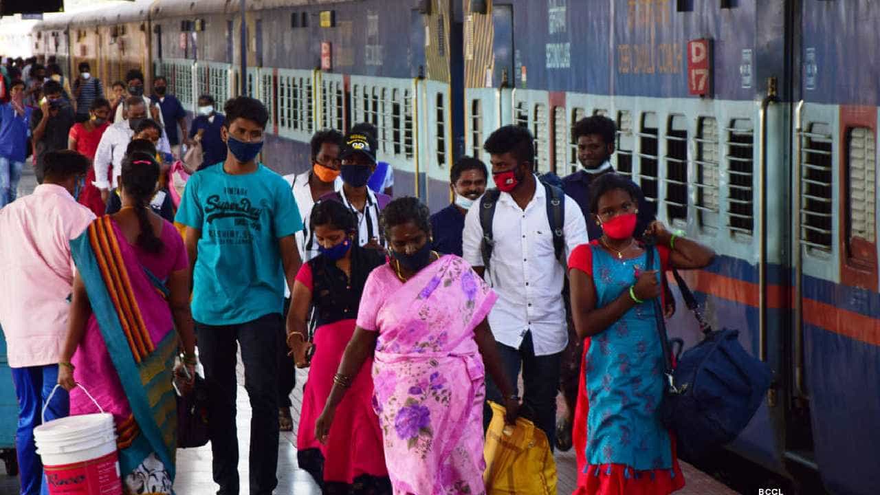ರೈಲಿನಲ್ಲಿ ಬೆಂಕಿ ಹೊತ್ತಿಸುವ ವಸ್ತುಗಳನ್ನು ಸಾಗಿಸದಂತೆ ಪ್ರಯಾಣಿಕರಿಗೆ ನೈಋತ್ಯ ರೈಲ್ವೆ ಮನವಿ