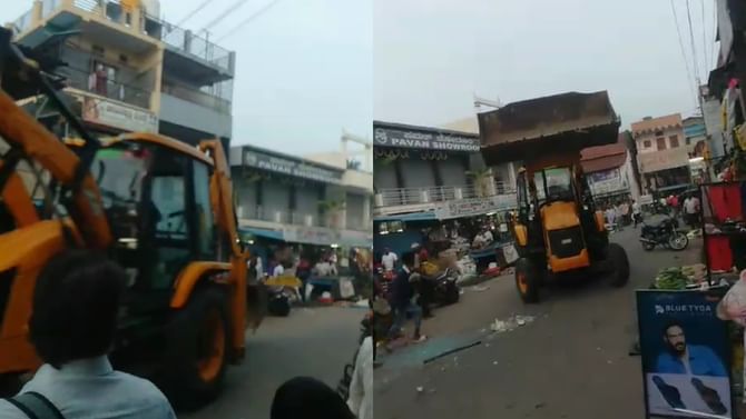 ವಿಡಿಯೋ ನೋಡಿ: ಪಾನಮತ್ತನಾಗಿ ಸಂತೆ ಮೇಲೆ ಜೆಸಿಬಿ ನುಗ್ಗಿಸಿದ ಚಾಲಕ ವಿಡಿಯೋ ನೋಡಿ: ಪಾನಮತ್ತನಾಗಿ ಸಂತೆ ಮೇಲೆ ಜೆಸಿಬಿ ನುಗ್ಗಿಸಿದ ಚಾಲಕ