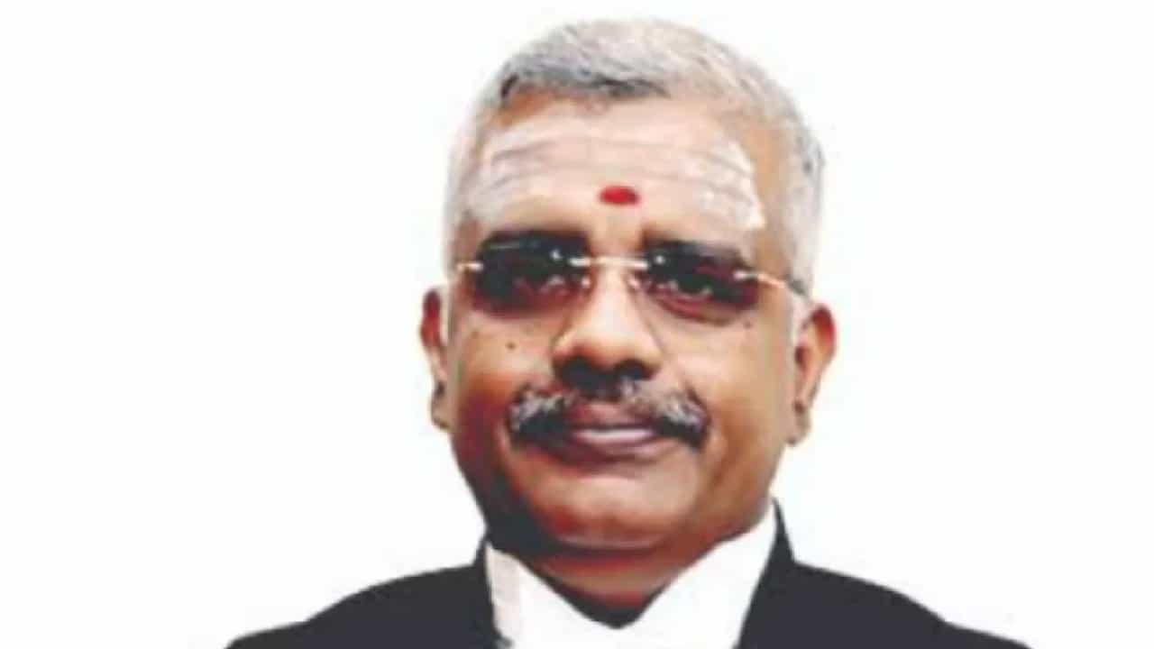 ತಮಿಳುನಾಡು ಸಚಿವರ ವಿರುದ್ಧ ಸ್ವಯಂಪ್ರೇರಿತ ಪ್ರಕರಣ: ಮದ್ರಾಸ್ ಹೈಕೋರ್ಟ್ ಜಡ್ಜ್ಗೆ ಸಿಜೆಐ ಶ್ಲಾಘನೆ ತಮಿಳುನಾಡು ಸಚಿವರ ವಿರುದ್ಧ ಸ್ವಯಂಪ್ರೇರಿತ ಪ್ರಕರಣ: ಮದ್ರಾಸ್ ಹೈಕೋರ್ಟ್ ಜಡ್ಜ್ಗೆ ಸಿಜೆಐ ಶ್ಲಾಘನೆ