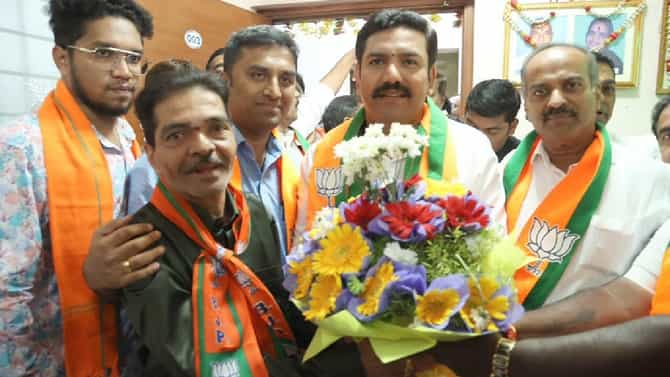 ಕೇಶವಕೃಪಾ ಆಶೀರ್ವಾದ ಪಡೆದ ಶಿಕಾರಿ ಪುತ್ರ ವಿಜಯೇಂದ, ಬೂತ್ ಕಾರ್ಯಕರ್ತಗೆ ಮಣೆ