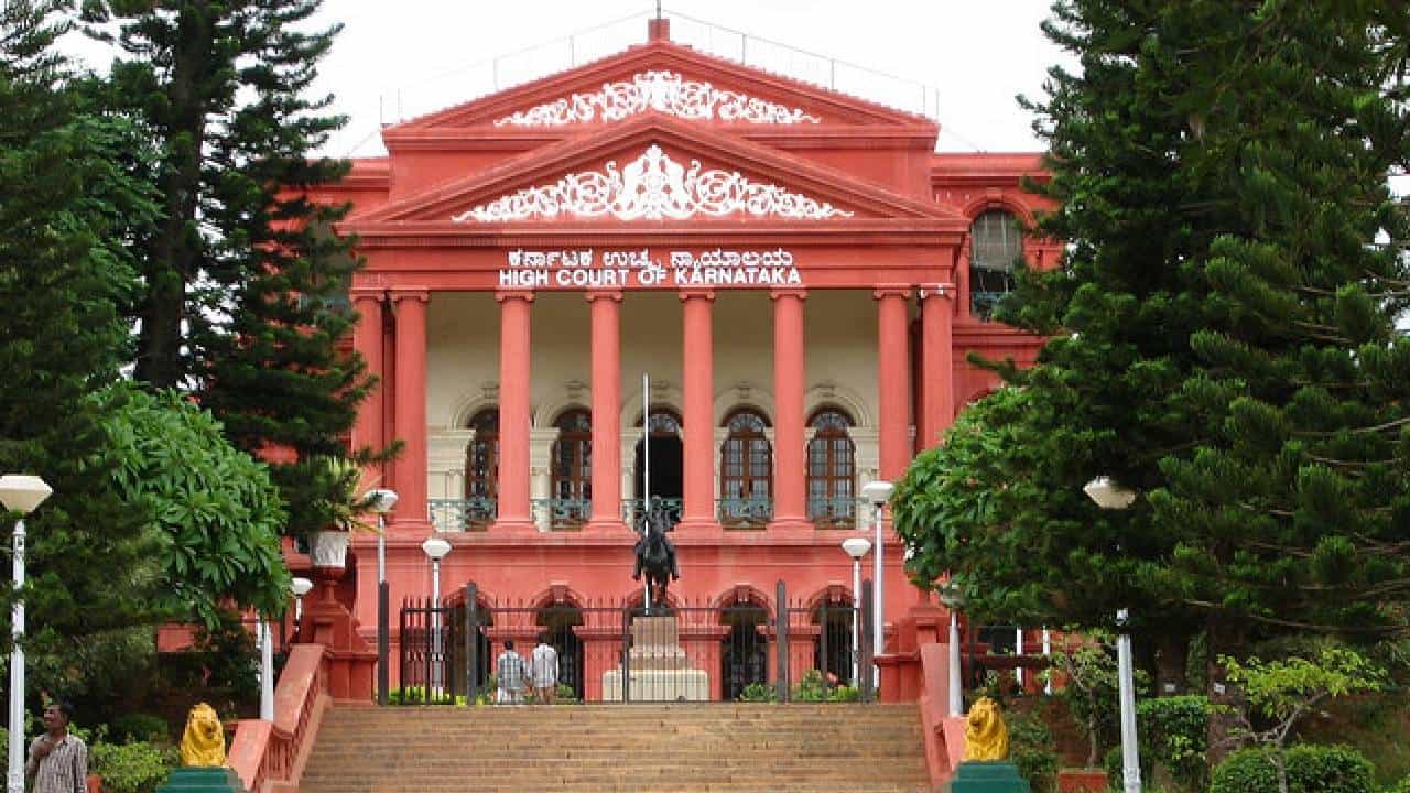 ಹೈಕೋರ್ಟ್ ಕಲಾಪಕ್ಕೆ ಸೈಬರ್ ಹ್ಯಾಕರ್ಸ್ ಹಾವಳಿ, ವಿಡಿಯೋ ಕಾನ್ಫರೆನ್ಸ್ ಆ್ಯಪ್ನಲ್ಲಿ ಅಶ್ಲೀಲ ದೃಶ್ಯ ಅಪ್ಲೋಡ್ ಹೈಕೋರ್ಟ್ ಕಲಾಪಕ್ಕೆ ಸೈಬರ್ ಹ್ಯಾಕರ್ಸ್ ಹಾವಳಿ, ವಿಡಿಯೋ ಕಾನ್ಫರೆನ್ಸ್ ಆ್ಯಪ್ನಲ್ಲಿ ಅಶ್ಲೀಲ ದೃಶ್ಯ ಅಪ್ಲೋಡ್