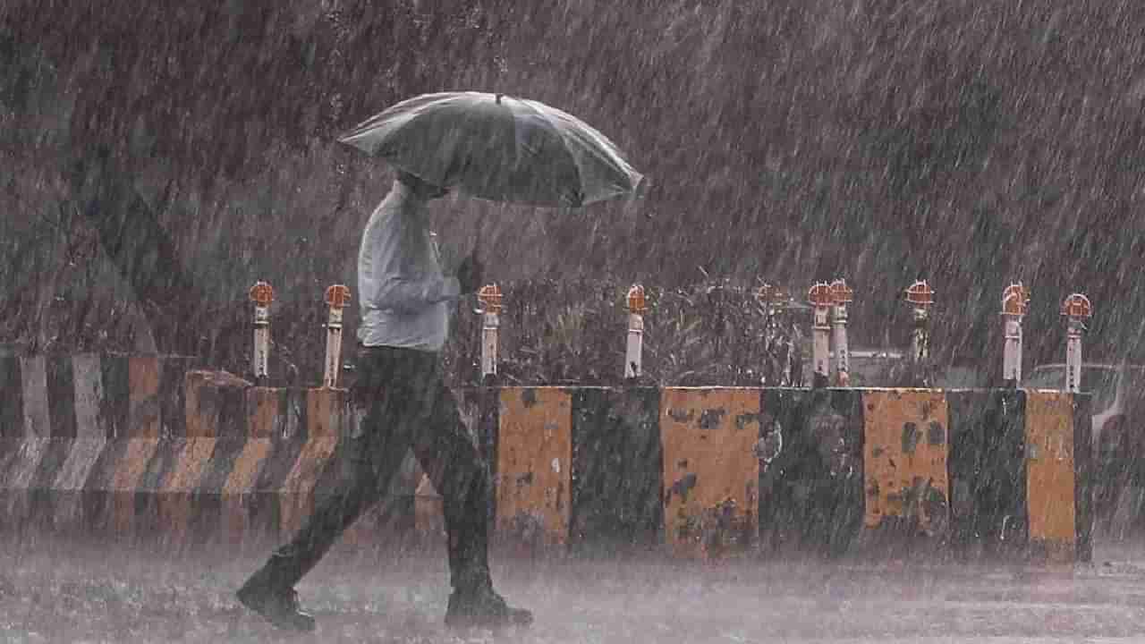 Karnataka Rain: ಬೆಂಗಳೂರು ಸೇರಿದಂತೆ ಕರ್ನಾಟಕದ ವಿವಿಧೆಡೆ ಭಾರೀ ಮಳೆ, ತುಮಕೂರಿನಲ್ಲಿ ನೀರಿನಲ್ಲಿ ಸಿಲುಕಿದ ಆ್ಯಂಬುಲೆನ್ಸ್